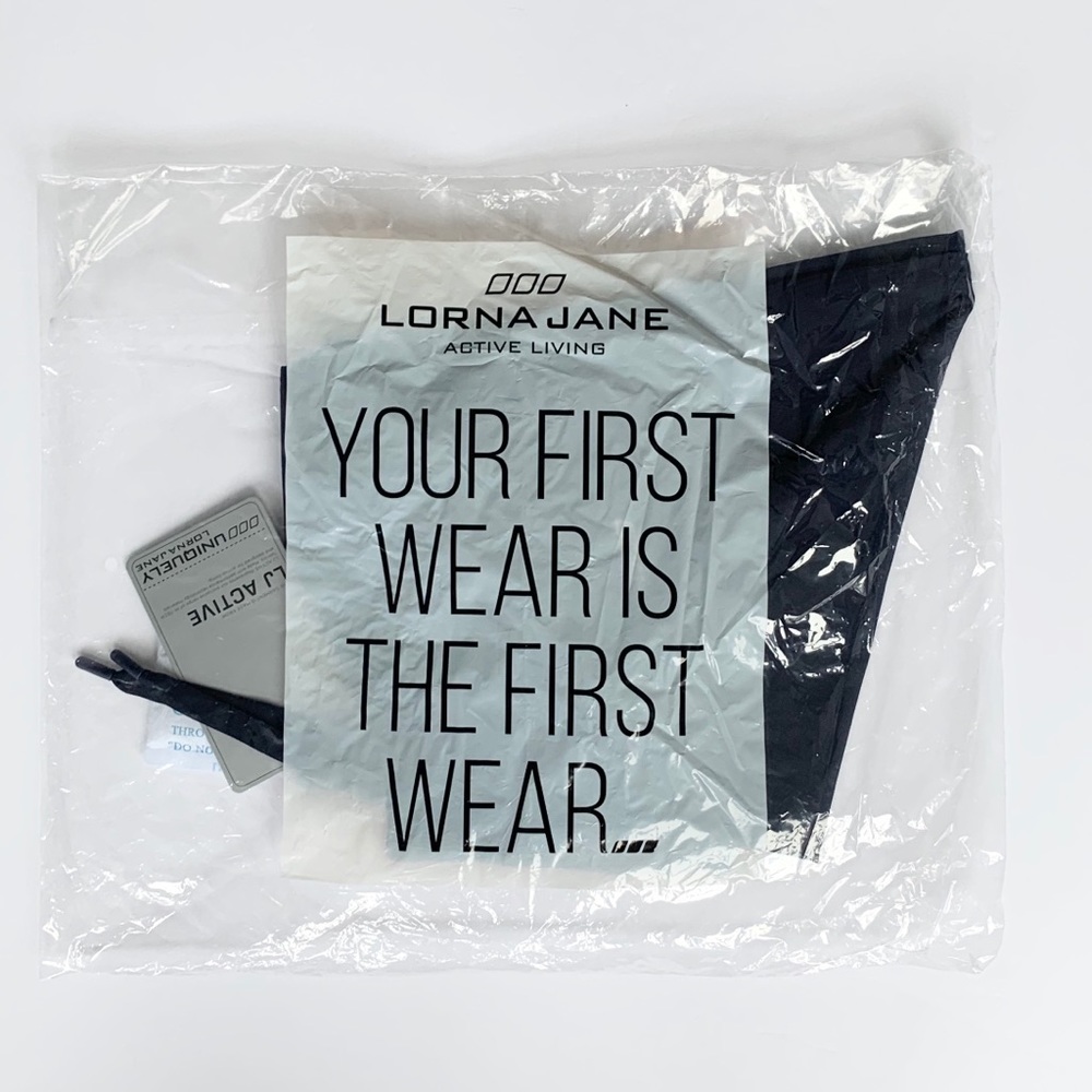 LORNA JANE👖Navy 3/4 Pants **NWT** - Picture 2 of 6